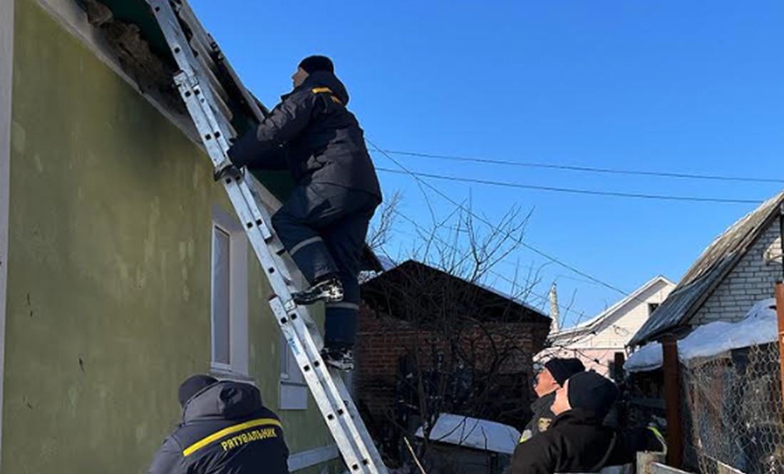 Внаслідок ворожої ракетної атаки пошкоджено десятки будинків у Чернігові