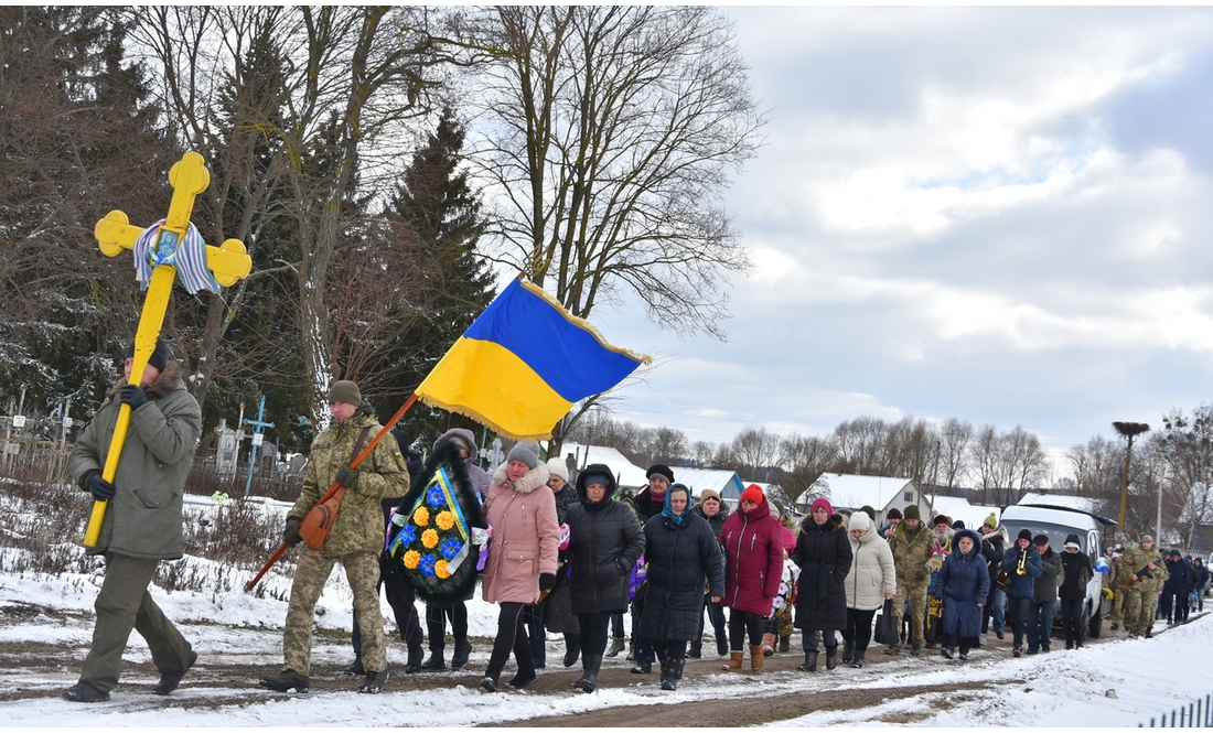 Народився в рф, а життя поклав за Україну: громада попрощалися із захисником