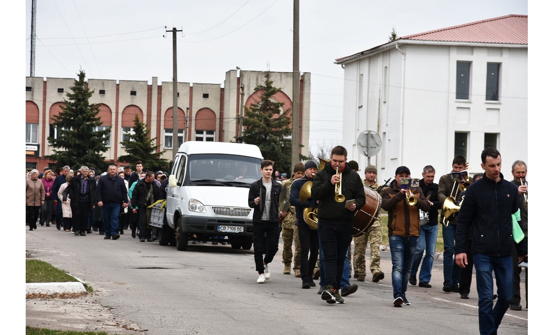 У Коропі прощалися з 27-річним героєм, який загинув у бою під Харковом