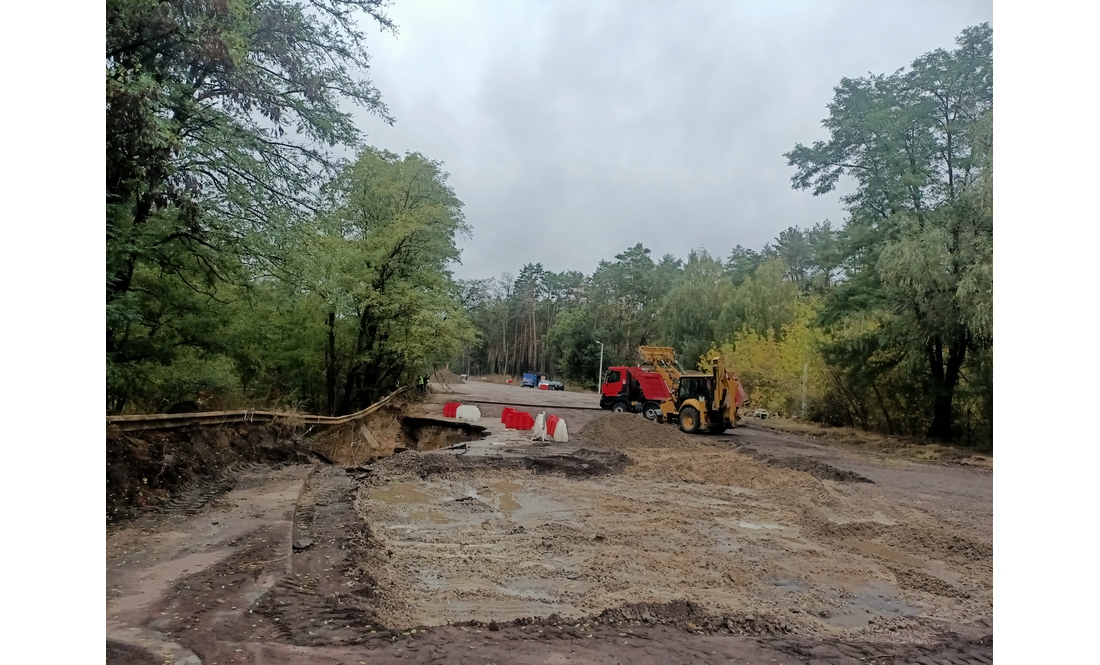 На об’їзній дорозі у Чернігові взялися ліквідовувати провалля