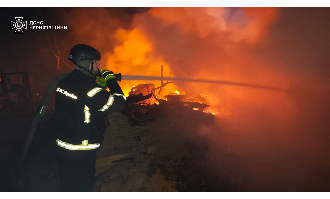 Масштабна пожежа: російські дрони ударили по Чернігівщині. ФОТО