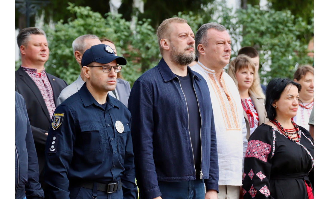 У Гетьманській столиці підняли найбільший на Чернігівщині державний прапор