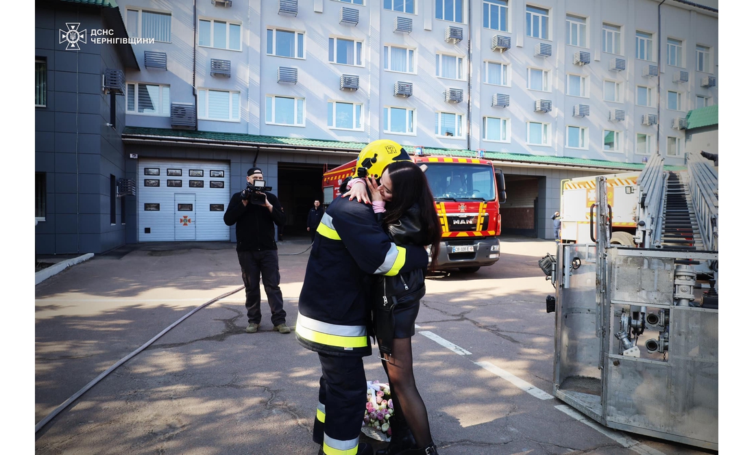 "Зафіксовано пожежу…у серці": чернігівський рятувальник освідчився коханій