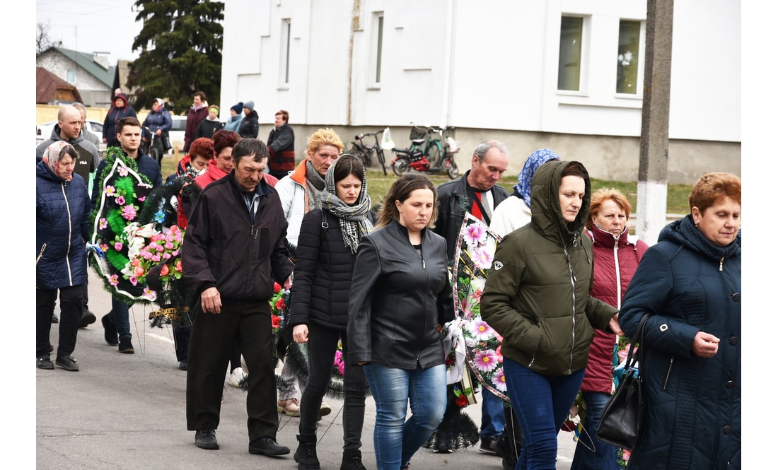 У Коропі прощалися з 27-річним героєм, який загинув у бою під Харковом