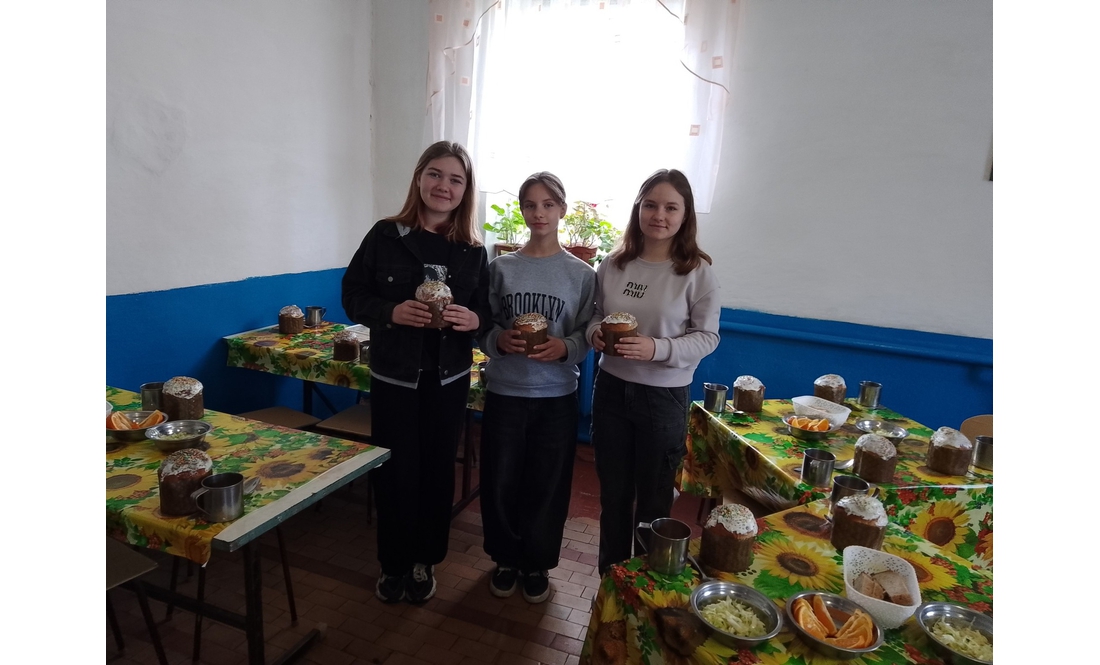 Усі діти із селищної громади отримали паски до свята