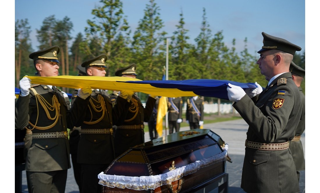 "Ми не знаємо їхніх імен, але знаємо ціну подвигу": на Київщині поховали 12 невпізнаних захисників