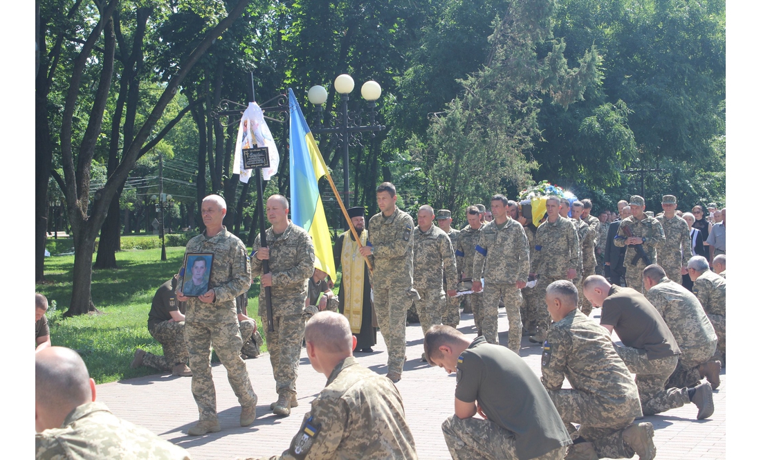 Громада Чернігова попрощалася із солдатом Віктором Кошовим