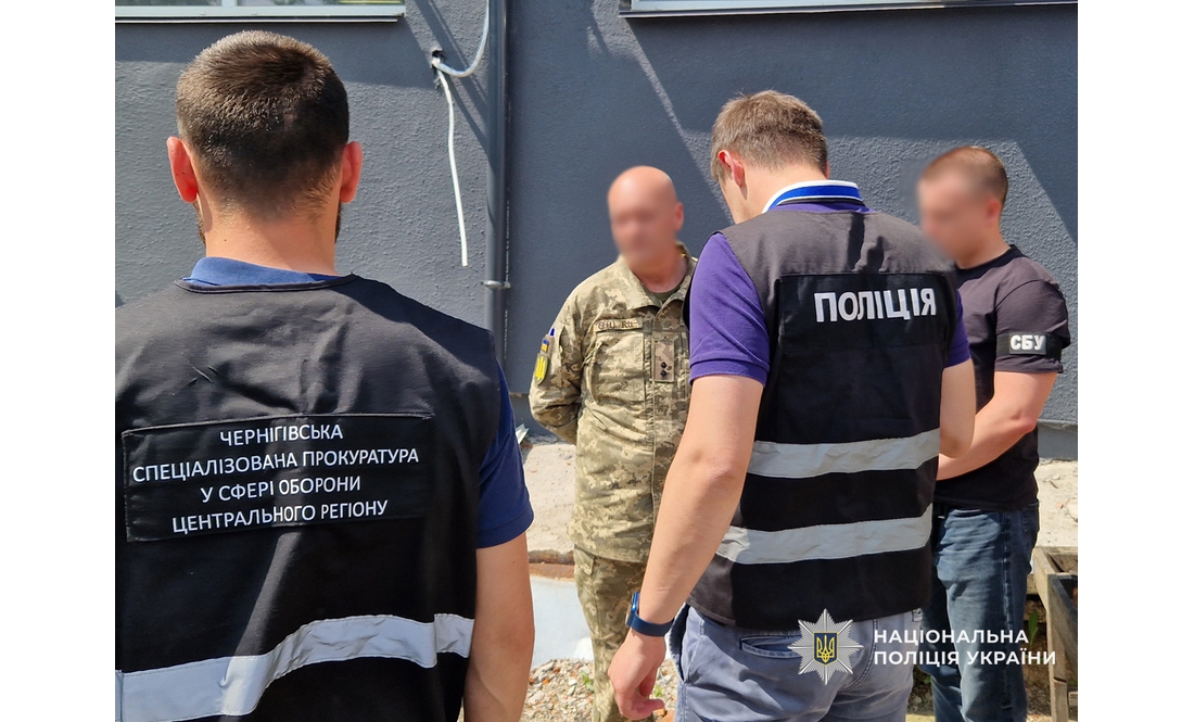 На Чернігівщині посадовця ТЦК затримали на хабарі у 2000 доларів