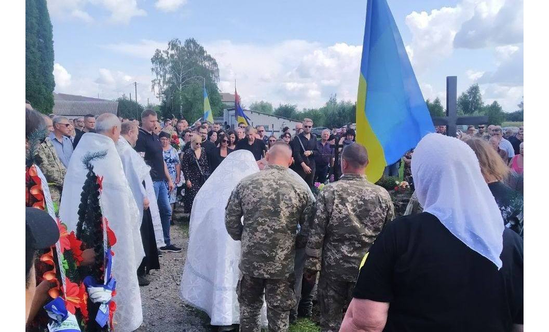 На Чернігівщині поховали воїнів, які загинули у Донецькій та Кіровоградській областях