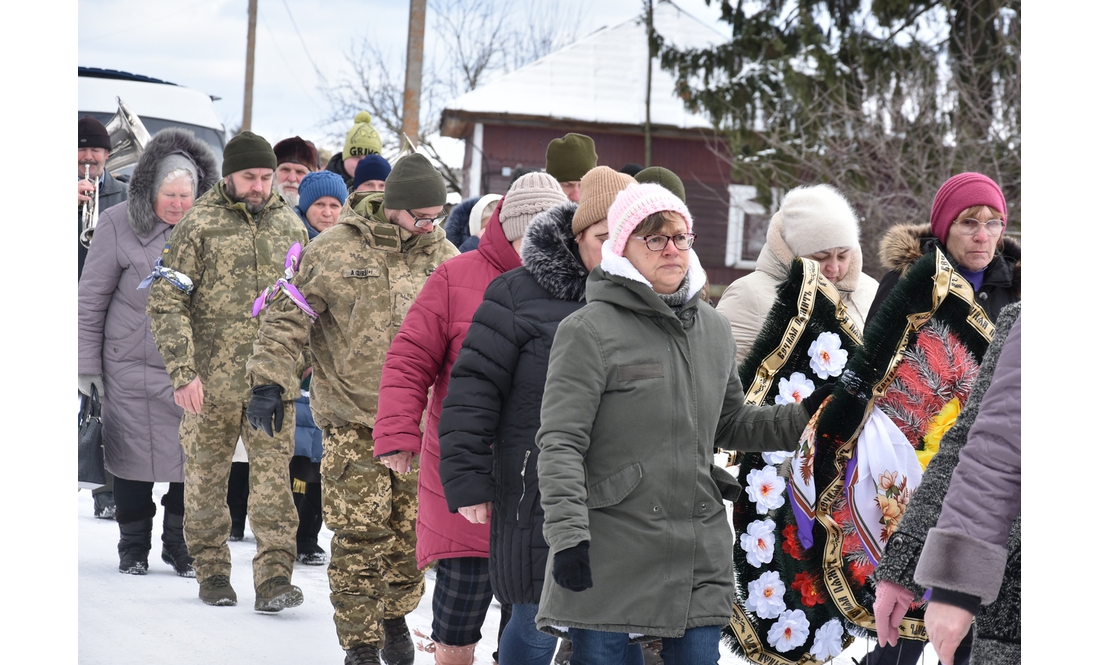 Народився в рф, а життя поклав за Україну: громада попрощалися із захисником