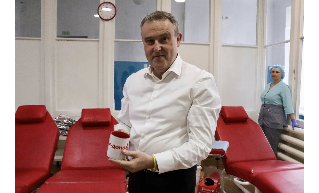 Посол Бельгії зробив другу донацію крові в Чернігові