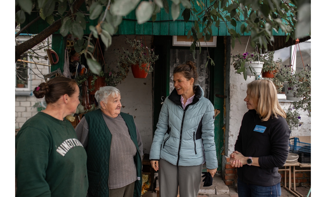Утримують птицю і кіз: як родина переселенців із Донеччини облаштовує побут на Чернігівщині