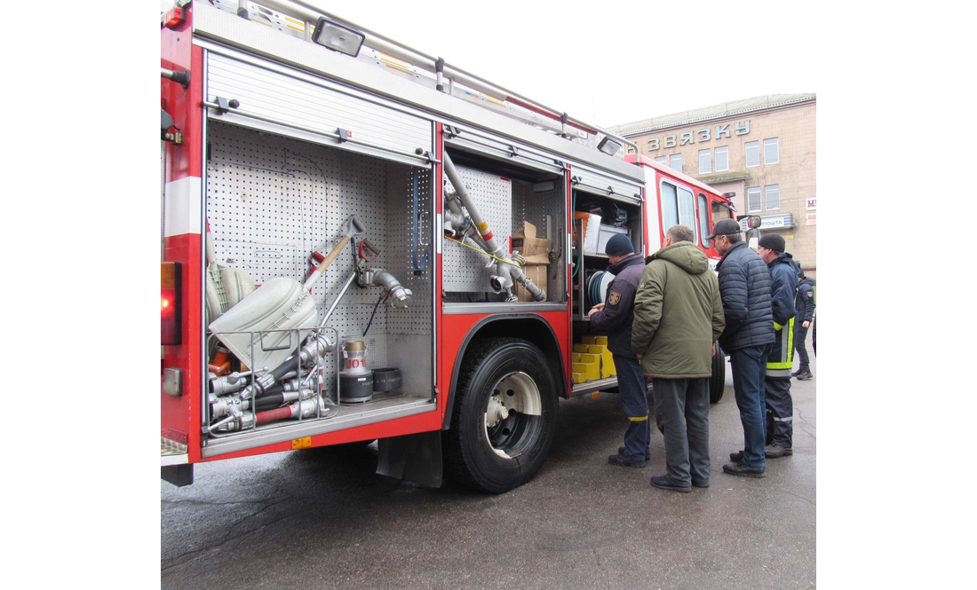 Замість радянського брухту - громада отримала новеньке пожежне авто