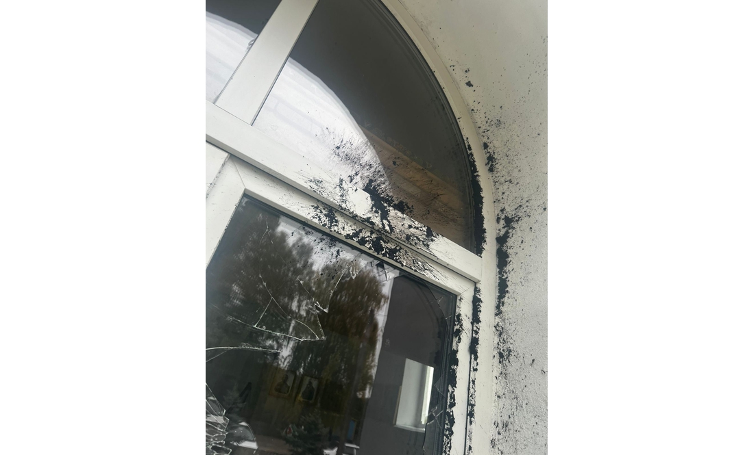 На Чернігівщині вандали понівечили могили захисників та розтрощили капличку
