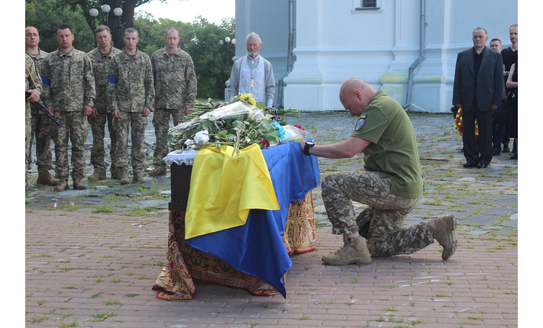 Громада Чернігова попрощалася із солдатом Віктором Кошовим