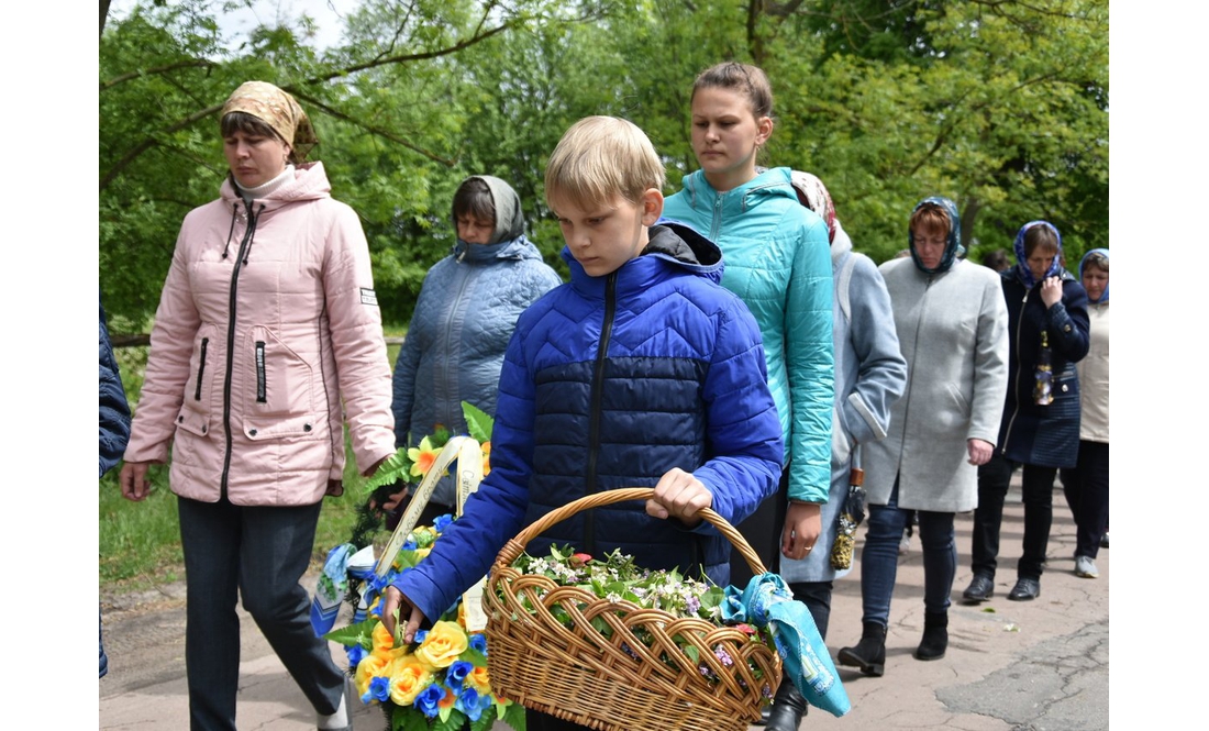 Останній шлях Героя: на Коропщині попрощалися із загиблим під Донецьком бійцем