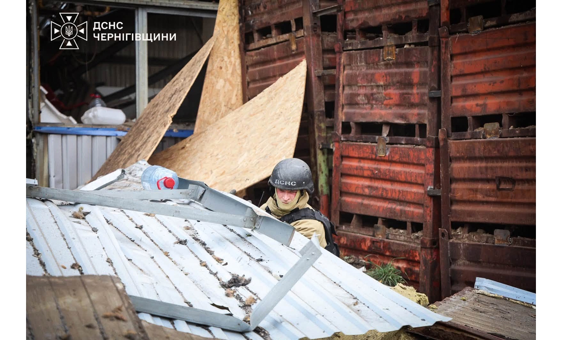 Росіяни атакували підприємство в Чернігові: відомо про загиблого та поранених