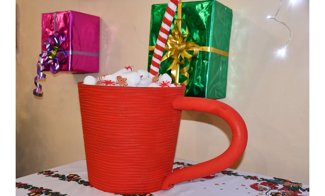 Концертмейстер став ніжинським святим Миколаєм: які подарунки просять діти