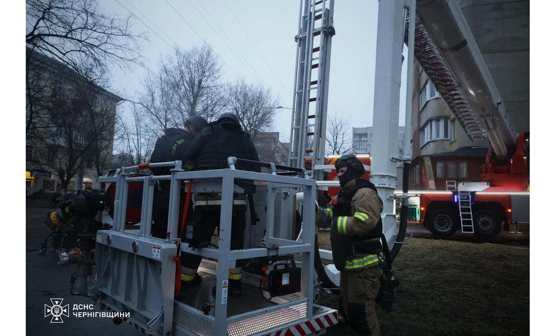 У Чернігові рятувальники випробовували підіймач-велетень