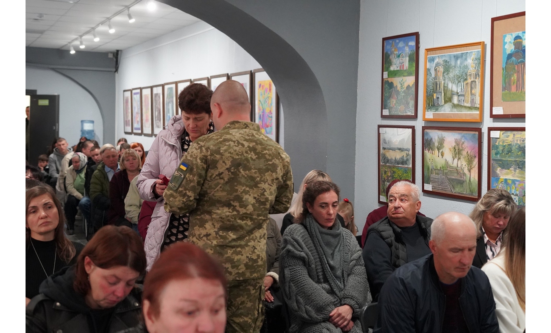 «Їхній голос більше не чути»: 54 родини з Чернігівщини отримали нагороди загиблих захисників