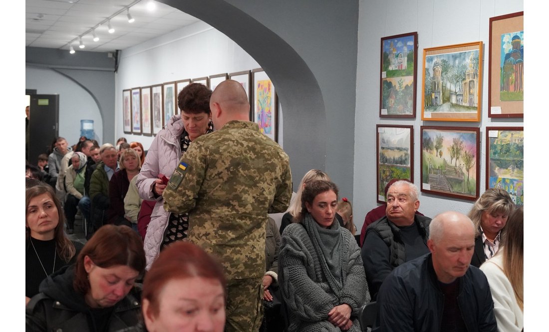 «Їхній голос більше не чути»: 54 родини з Чернігівщини отримали нагороди загиблих захисників
