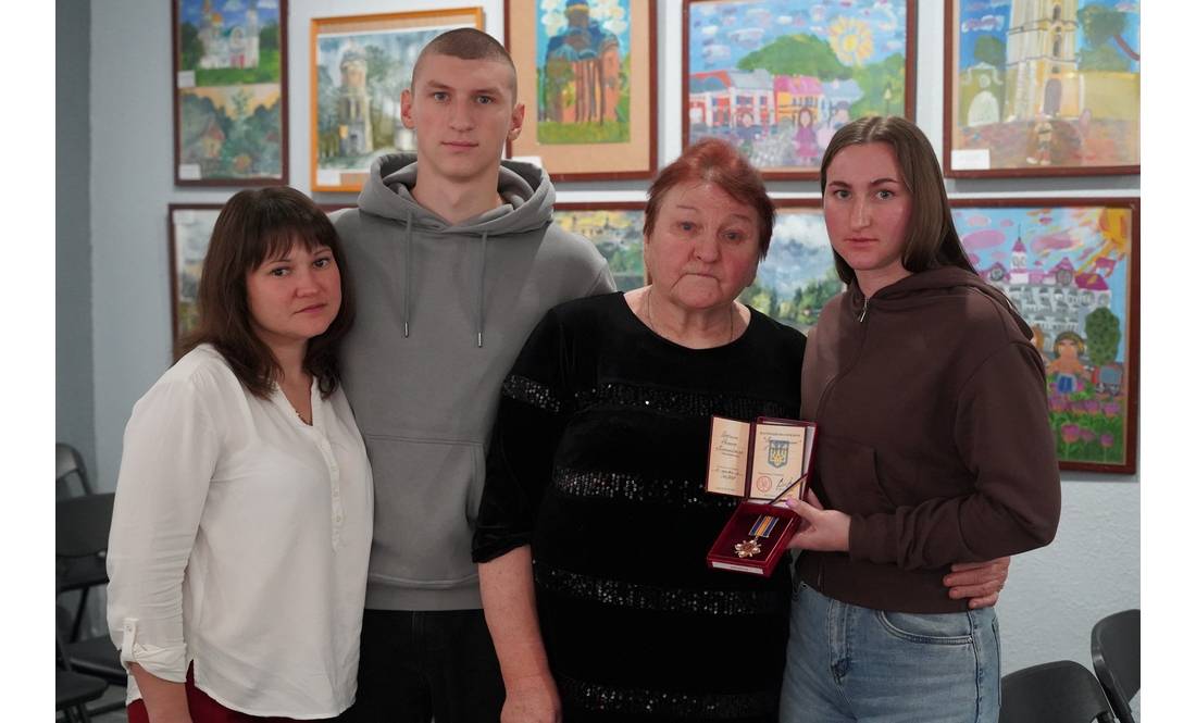 «Їхній голос більше не чути»: 54 родини з Чернігівщини отримали нагороди загиблих захисників