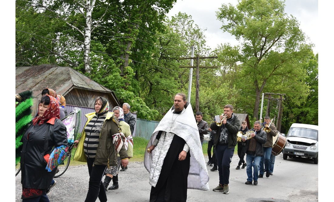 Останній шлях Героя: на Коропщині попрощалися із загиблим під Донецьком бійцем