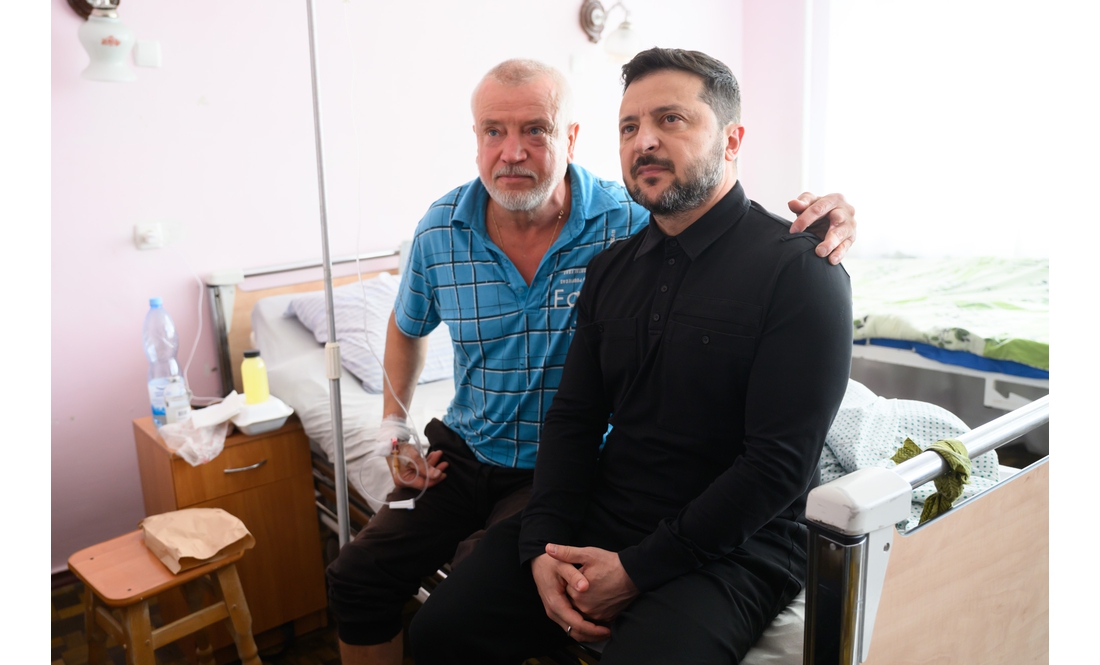 Не залишилося нікого з рідних і немає дому: Зеленський відвідав постраждалих у Прилуках