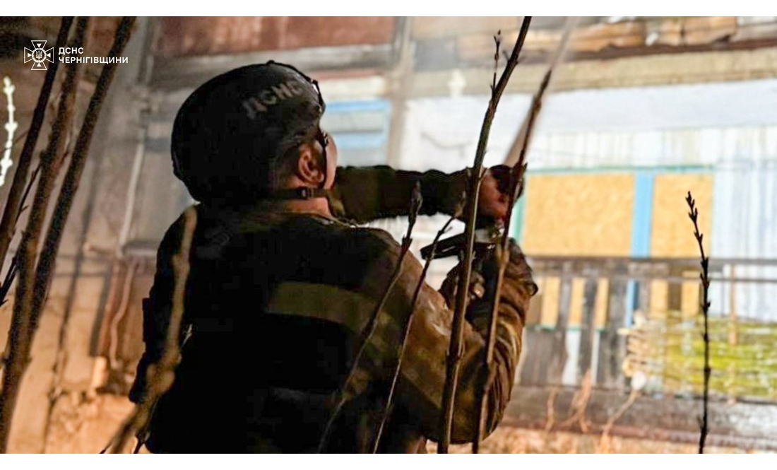 На Чернігівщині російський дрон поцілив у багатоповерхівку