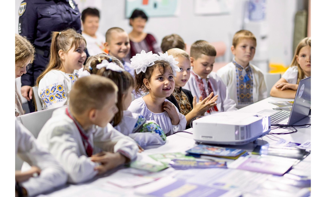 Рекордні кошти на автобуси й укриття, реформа харчування: освітня галузь Чернігівщини у 2025