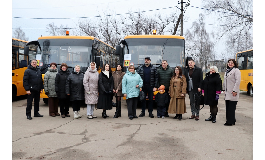 У грудні шість громад Чернігівщини отримали нові шкільні автобуси