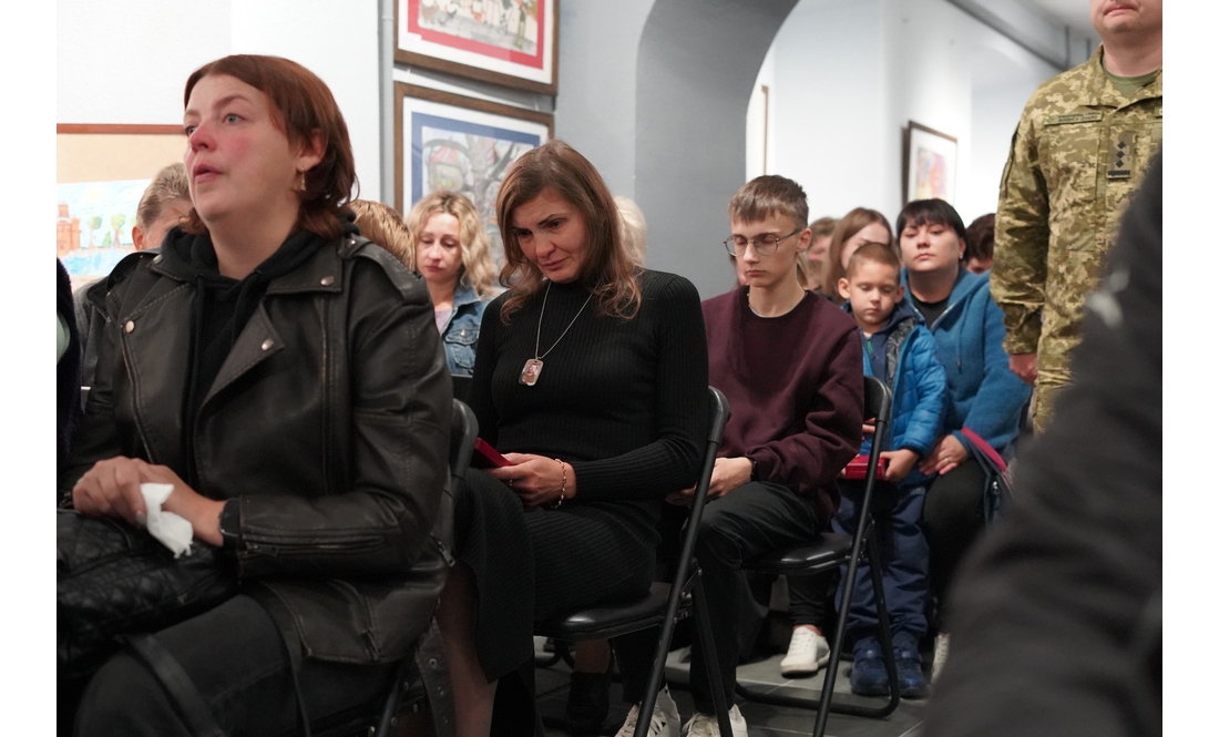 «Їхній голос більше не чути»: 54 родини з Чернігівщини отримали нагороди загиблих захисників