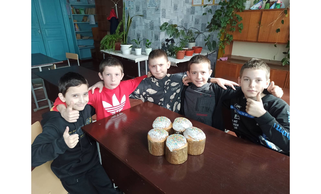 Усі діти із селищної громади отримали паски до свята