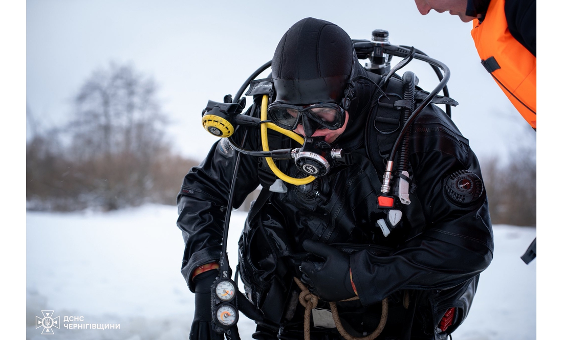 Рятувальники знайшли залишки безпілотника в річці на Чернігівщині