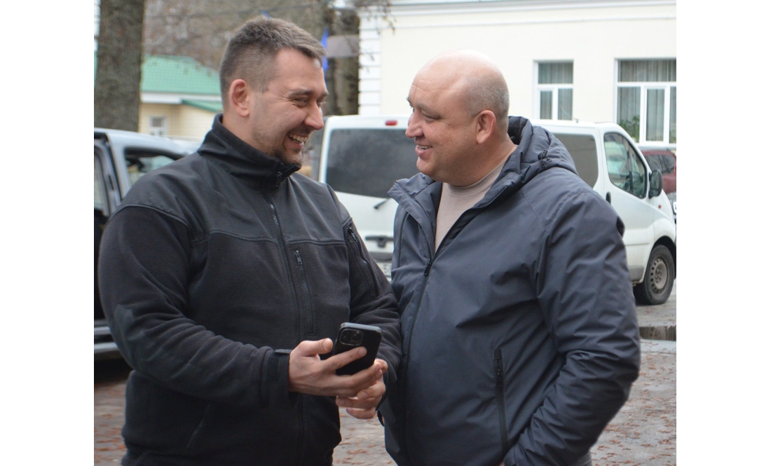 Латвійці привезли на Чернігівщину три автівки з комп'ютерною технікою