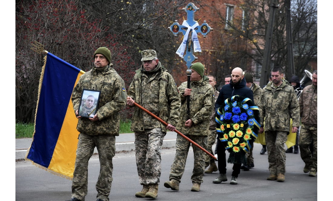 Народився в рф - загинув за Україну: у громаді поховали захисника, який служив менше року