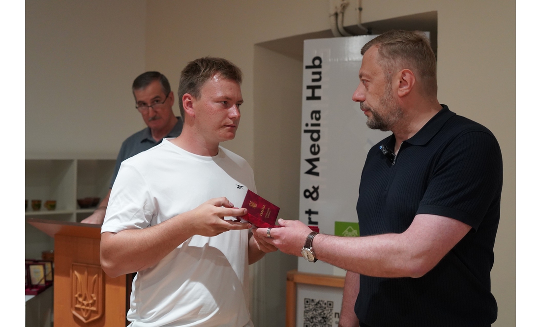 Напередодні Дня Конституції жителі Чернігівщини отримали державні відзнаки: хто у списку