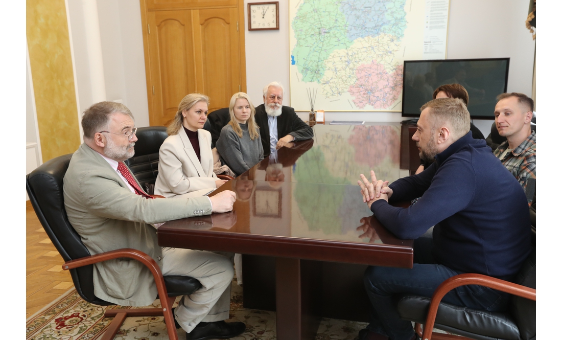 Граф із Відня, який опікується родовою козацькою садибою на Чернігівщині, знову приїхав у місто