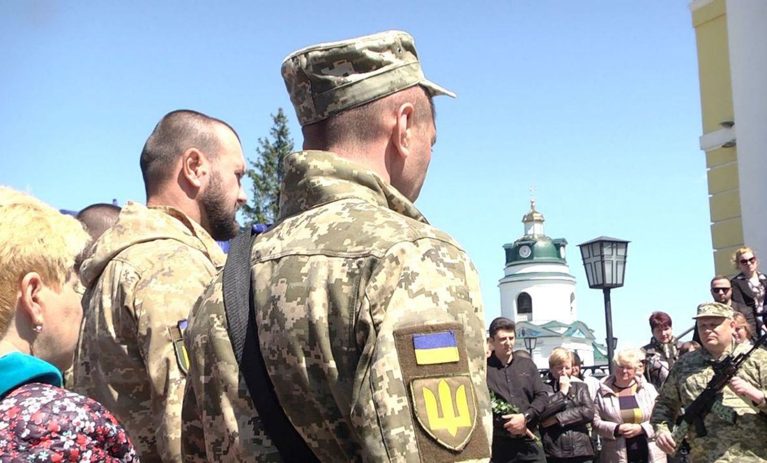 У Прилуках громада прощалася з 22-річним бійцем, який загинув на Донбасі