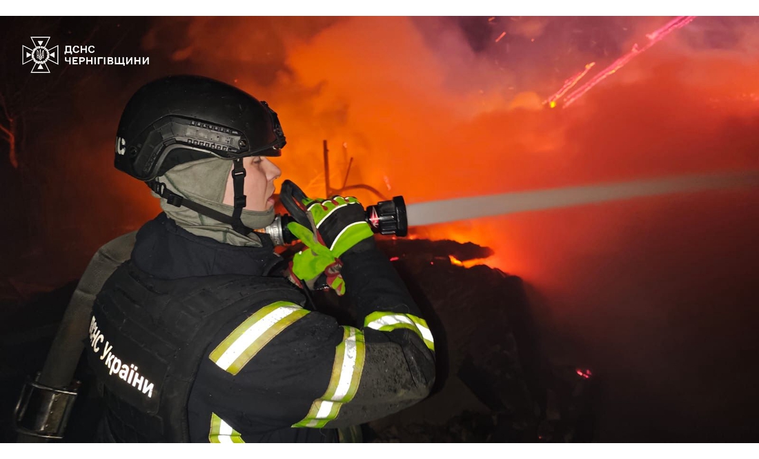 Масштабна пожежа: російські дрони ударили по Чернігівщині. ФОТО