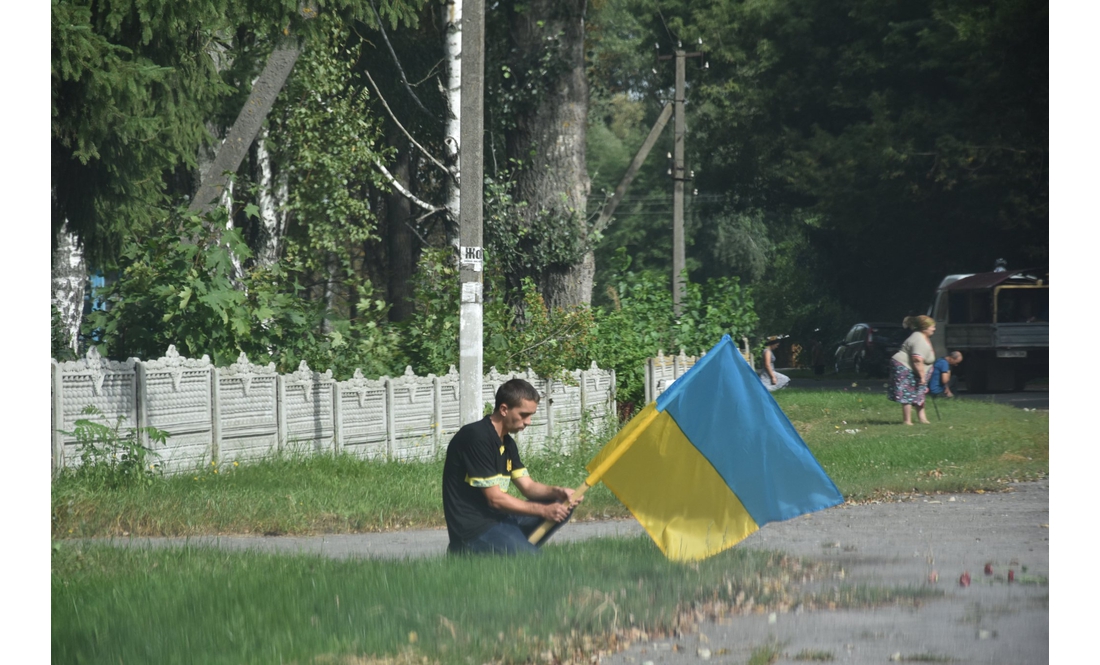 Носівська громада попрощалася з Героєм, який загинув на Харківщині