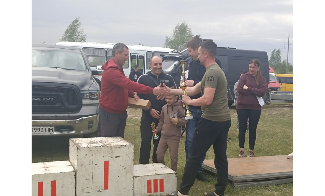 На змаганні позашляховиків зібрали кругленьку суму для ЗСУ
