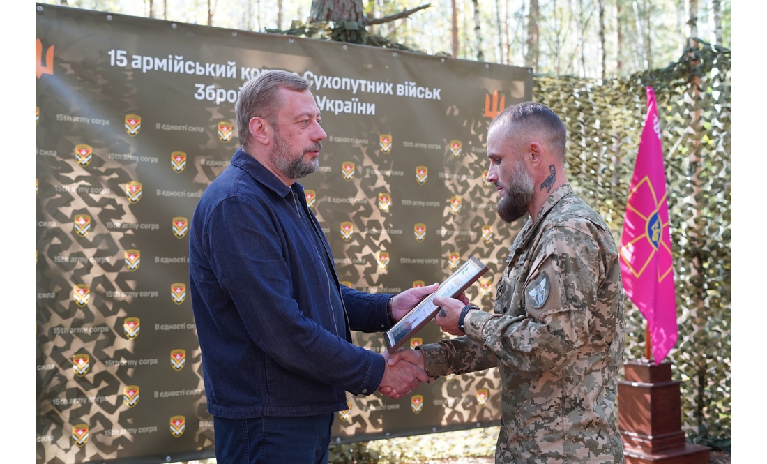 «Підсилили оборонців технікою»: Чаус зустрівся з бійцями 15-го армійського корпусу