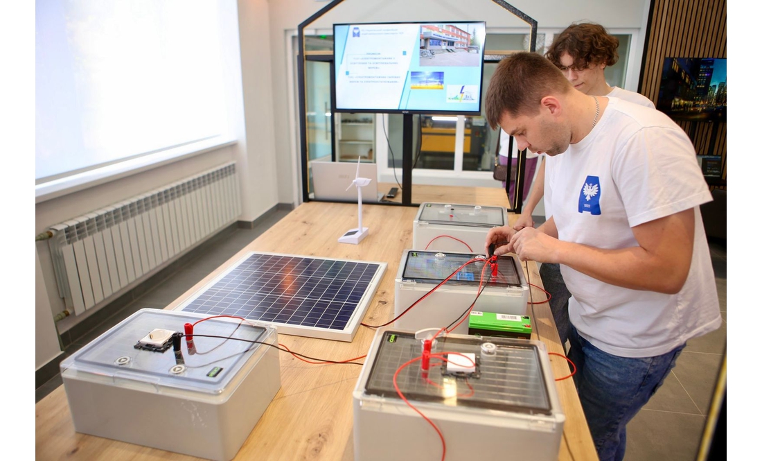 Рекордні кошти на автобуси й укриття, реформа харчування: освітня галузь Чернігівщини у 2025