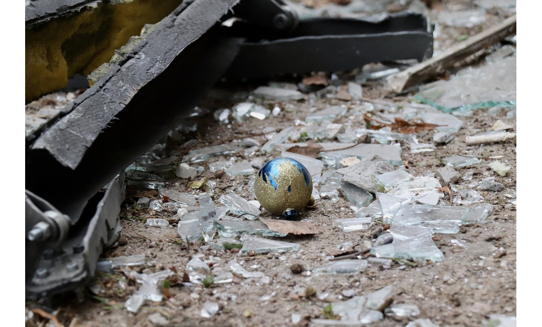 "Люди були вдома": яка ситуація на місці влучання ворожого БпЛА в 5-поверхівку в Чернігові