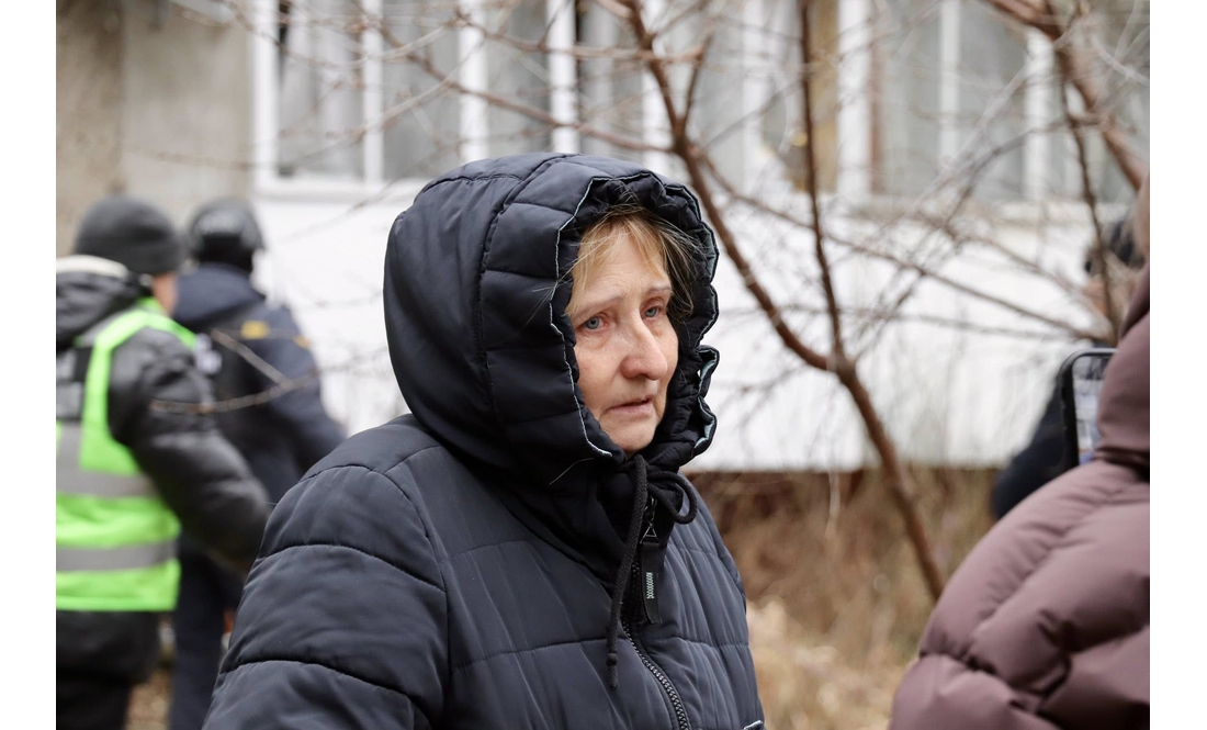 "Люди були вдома": яка ситуація на місці влучання ворожого БпЛА в 5-поверхівку в Чернігові