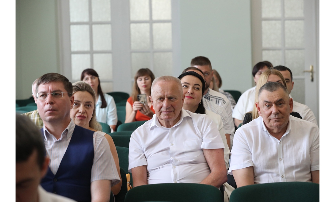 Премія ім. І.В. Буяльського й міністерські відзнаки - у Чернігові вітали медиків. Кого нагородили до свята