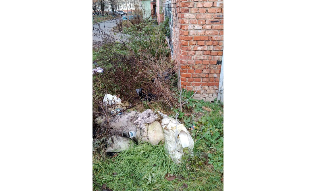 Чернігівці за зиму наскладали гори сміття під трансформатори: чому це проблема
