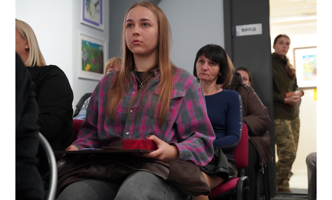 «Їхній голос більше не чути»: 54 родини з Чернігівщини отримали нагороди загиблих захисників