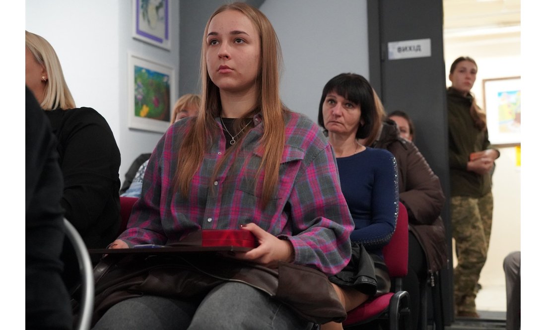 «Їхній голос більше не чути»: 54 родини з Чернігівщини отримали нагороди загиблих захисників